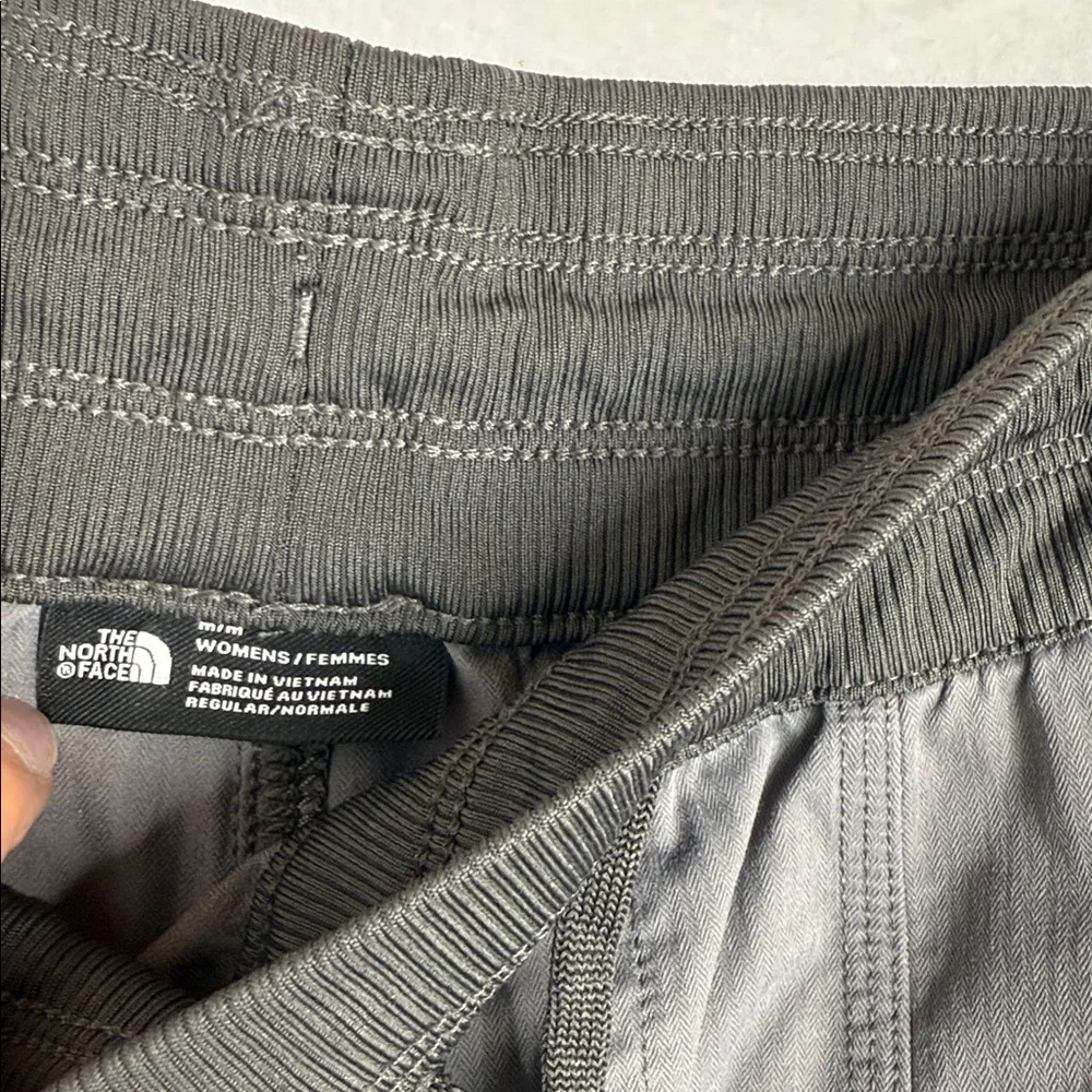 The North Face Yoga Waistband Charcoal Joggers Cropped Women’s Size M